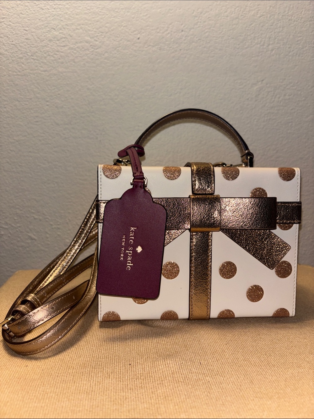 Kate Spade New York Wrapping Party Gift Box Crossbody